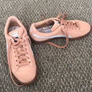 Women’s Puma sneakers